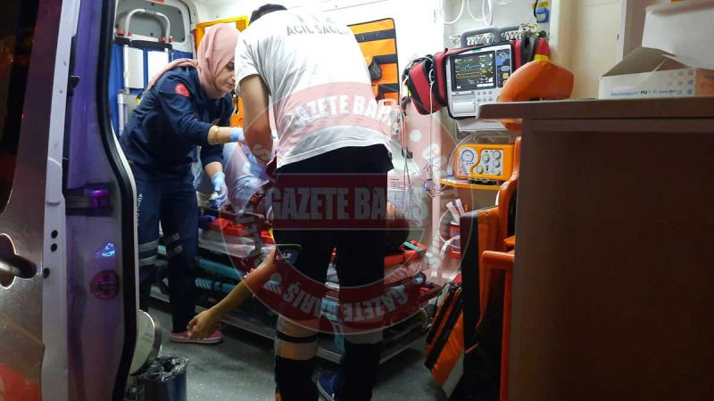 İzmit'te otomobil belediye otobüsüne çarptı 2'si ağır 4 yaralı