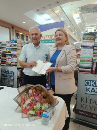 Belediye şirketlerinin başkanı yazdı: Hürriyet, adına yazılan kitapları imzaladı