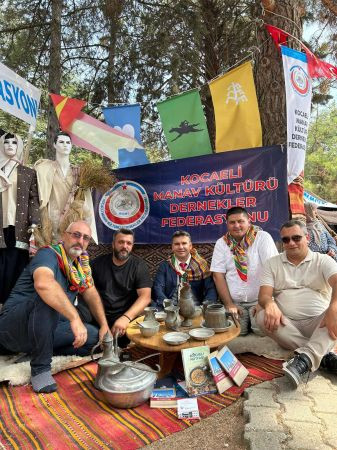 Kocaeli’den Söğüt Ertuğrul Gazi'ye selam götürdüler