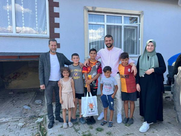 AKP Derince okula başlayan çocukları unutmadı