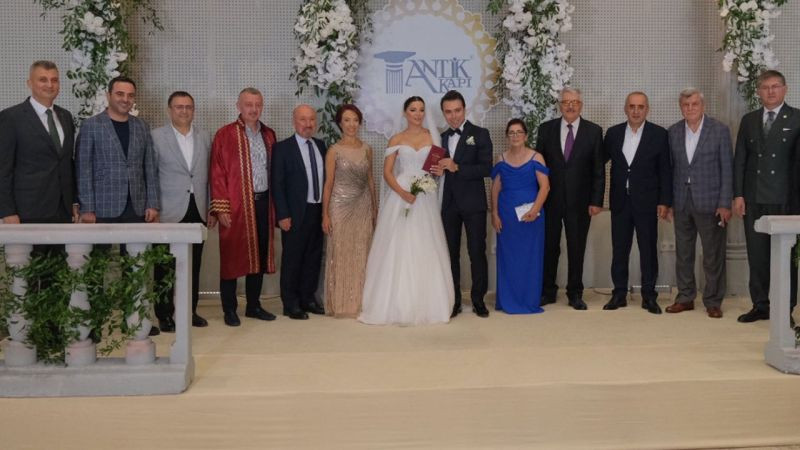 CHP’li Anıl Acurman’ın nikahını Büyükakın kıydı