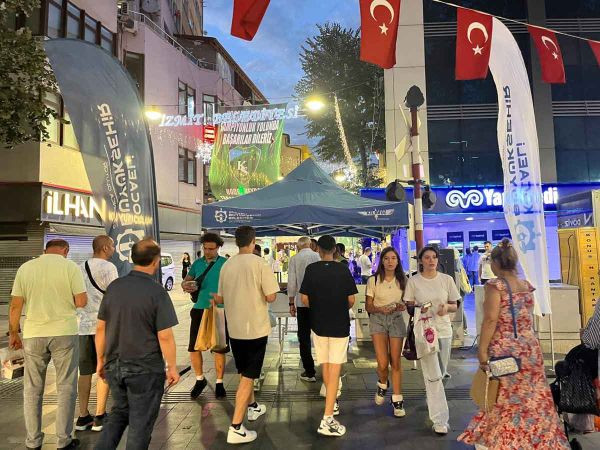 İzmit ve Gebze’de 5 bin tatlı dağıtıldı