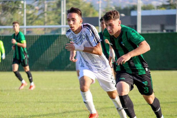 U-17 zirveyi bırakmadı: 2-0