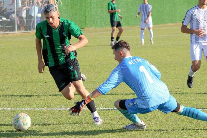 U-17 zirveyi bırakmadı: 2-0