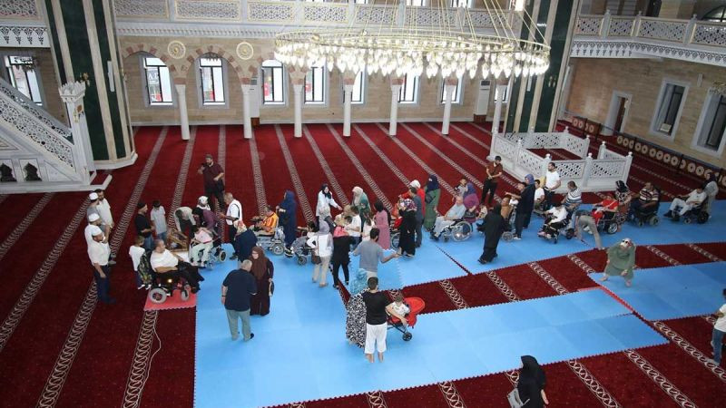 Özel bireyler, Sakal-ı Şerif’i görme imkanı buldu