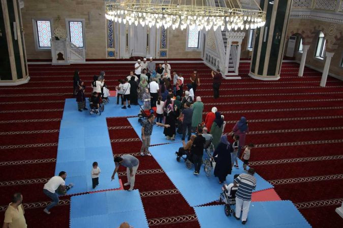 Özel bireyler, Sakal-ı Şerif’i görme imkanı buldu