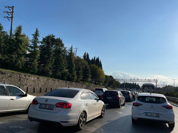 Kocaeli’de trafik saç baş yolduruyor!