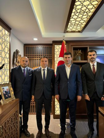 Ülkücü başkandan genel başkana dikkat çeken hediye
