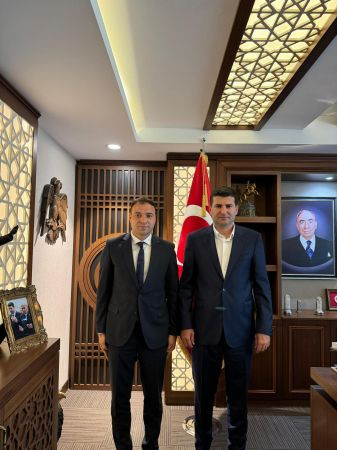 Ülkücü başkandan genel başkana dikkat çeken hediye