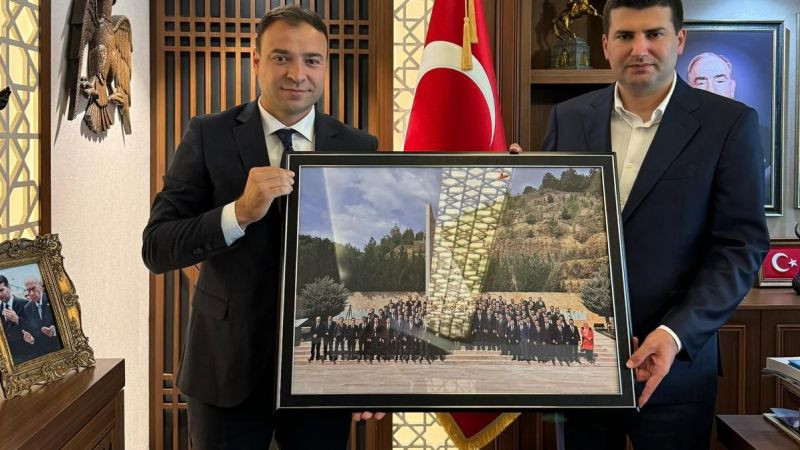 Ülkücü başkandan genel başkana dikkat çeken hediye