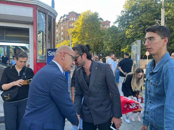 Ünlü adeta ev sahibi! “Eksiklikleri biz tamamlayacağız”