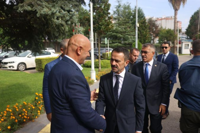 AKP ilçe teşkilatları Vali Aktaş’la geziyor!