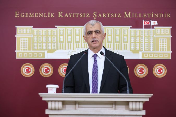 DEM'li vekil, Hac'daki turist vizesi mağduriyetine dikkat çekti