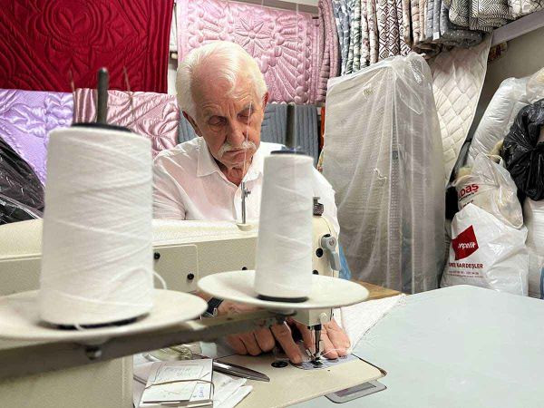 67 yıldır yorgan dikiyor