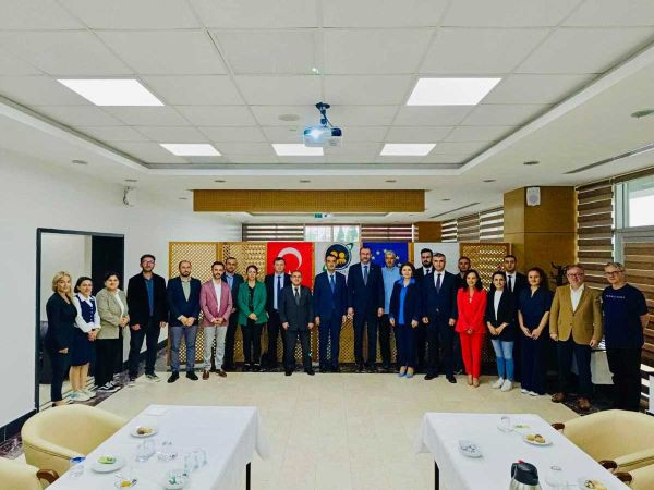 Üniversiteler gençleri bilime teşvik etmek için buluştu