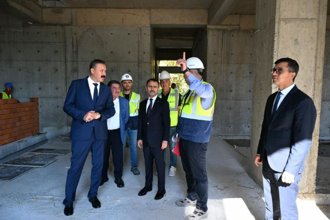 Vali Aktaş, bu kez Gölcük’e çıkarma yaptı