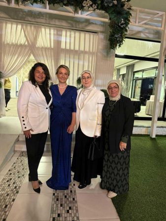 Emine Zeybek sessiz sedasız kızını evlendirdi