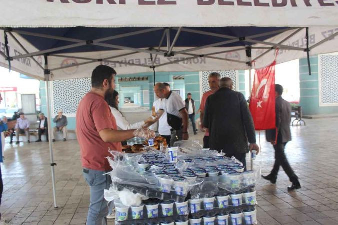 Körfezli şehit için simit, ayran, su dağıttılar