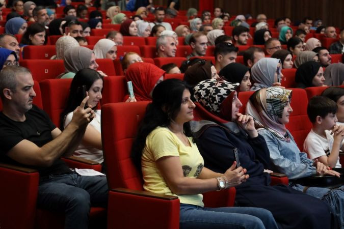 ‘’Bir sayfa kitap okumayan, okumuşlar ülkesiyiz’’