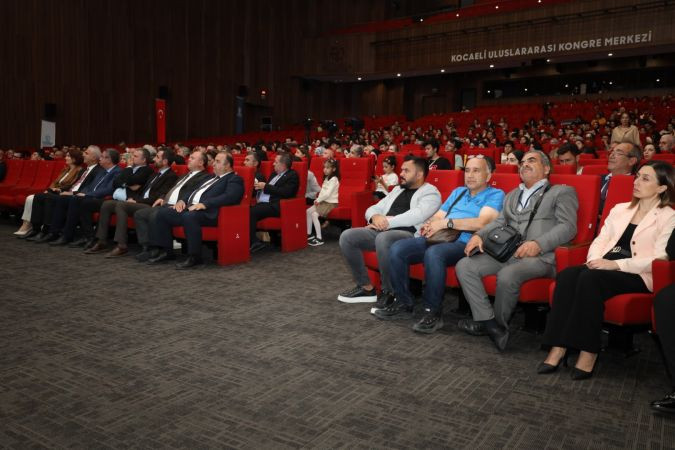 KOÜ rektöründen Kitap Fuarı’na övgü