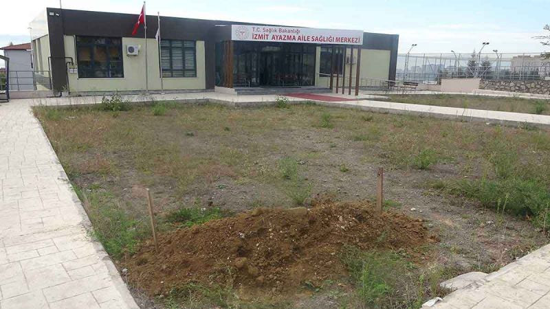 İzmit’te komedi filmi gibi olay, Sağlık ocağına gelenler dua ediyor