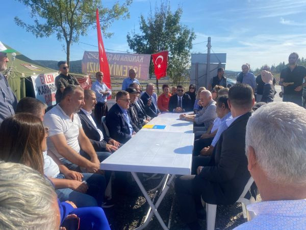 İYİ Partililerden Kandıra'daki çöp tesisi eylemine destek