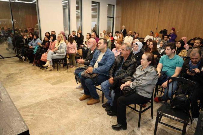Kocaeli kitap fuarında yazardan şok sözler, Mevlana Moğol komutanın rüyasına girip boğazını sıkmış