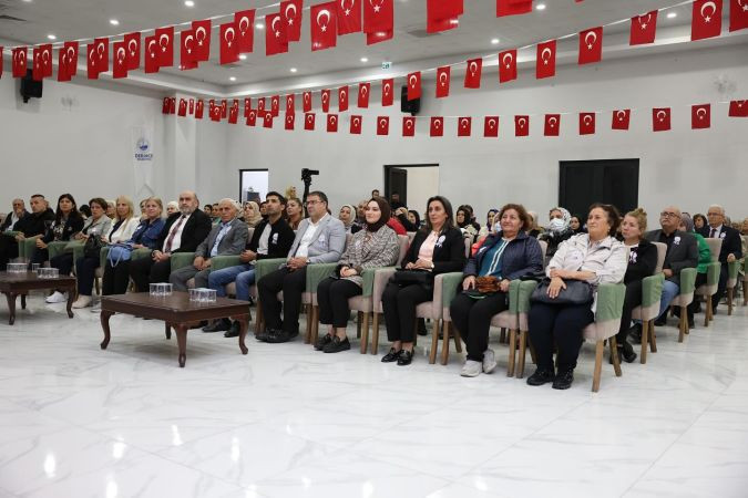 Prof. Dr Zafer Utkan, Derince'de konferans verdi