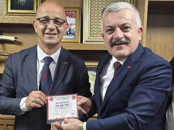 Aydın Ünlü’ye MHP’den araç görev kartı