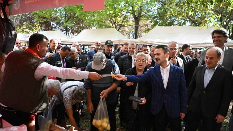 Vali Aktaş, Eşme ayva festivaline katıldı