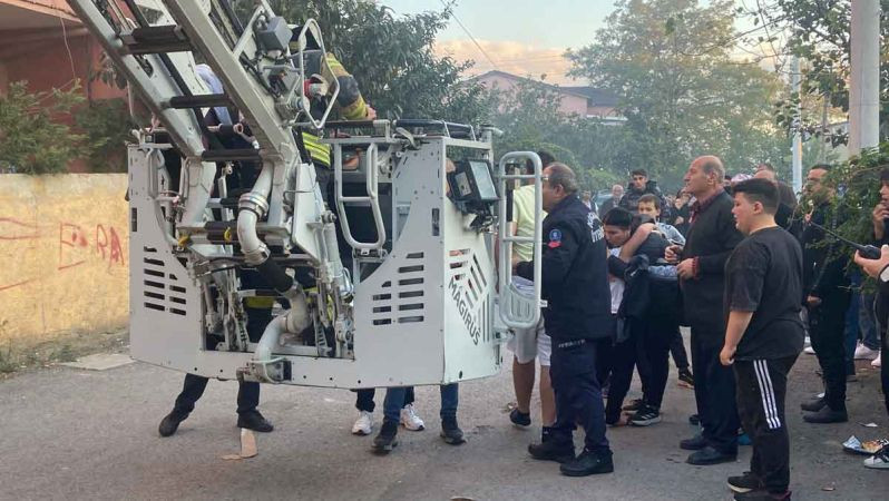 Kocaeli’de yangın paniği: Binada mahsur kaldılar