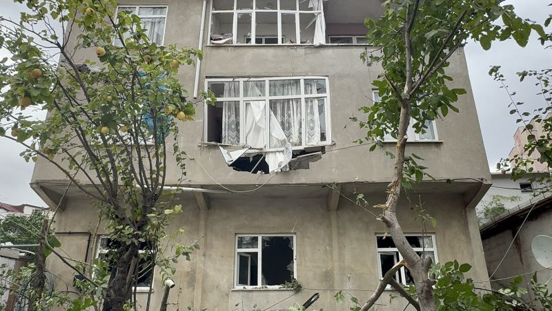 Patlama karşı binayı da etkiledi, tahribat büyük