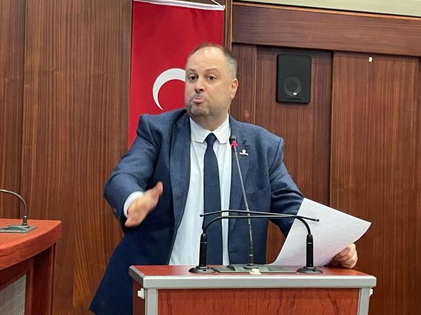 MHP’den Hürriyet’e: Büyükşehir rüyasından uyanın!