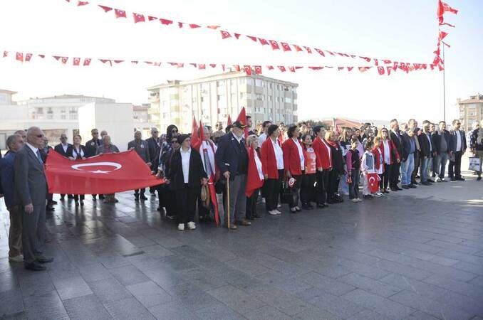 Gebze’deki STK’lardan alternatif çelenk töreni