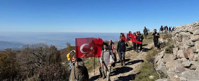 Bayrağımız Kartepe zirvede dalgalandı