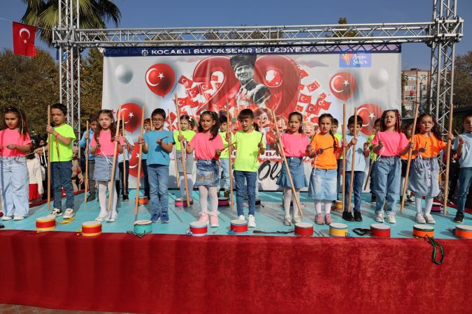 Kocaeli'de Cumhuriyet Bayramı coşkusu: 101. yıl etkinlikleri başladı