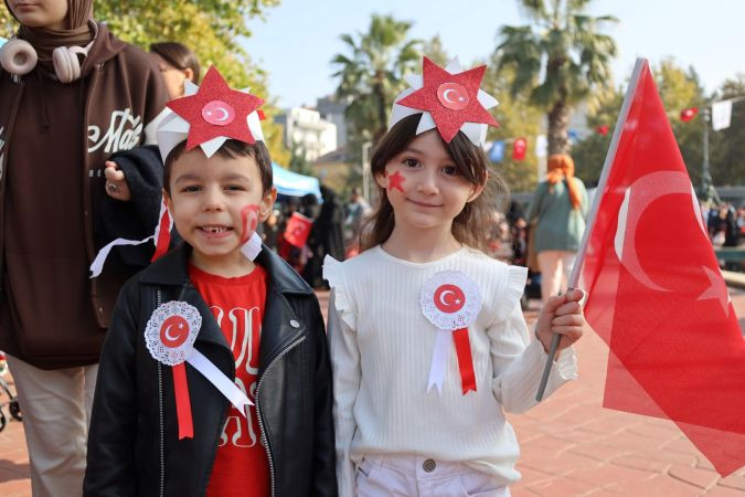 Kocaeli'de Cumhuriyet Bayramı coşkusu: 101. yıl etkinlikleri başladı