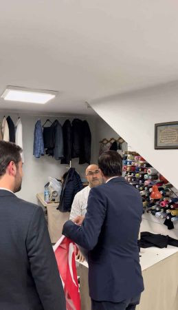 AKP Derince’den esnafa Cumhuriyet Bayramı Jesti