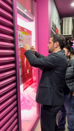 AKP Derince’den esnafa Cumhuriyet Bayramı Jesti