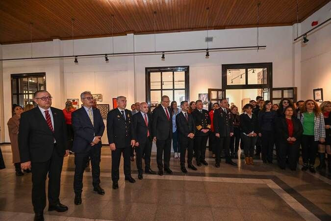 Vali, ‘Cumhuriyet ve Atatürk’ün İzinde’ sergisini gezdi