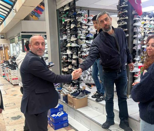 Çatısı onarılmayan İzmit esnafı MHP’li Kazan’dan destek istedi
