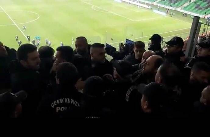 Kocaelisporlu yöneticilere protokolde saldırdılar