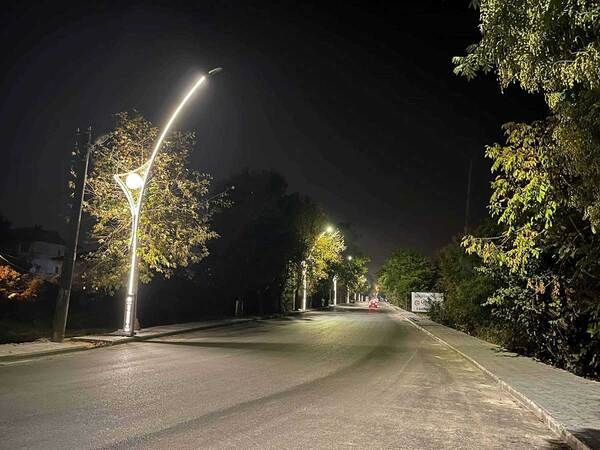 İzmit Sanayici Caddesi yenilenen yolu ve aydınlatmasıyla dikkat çekiyor