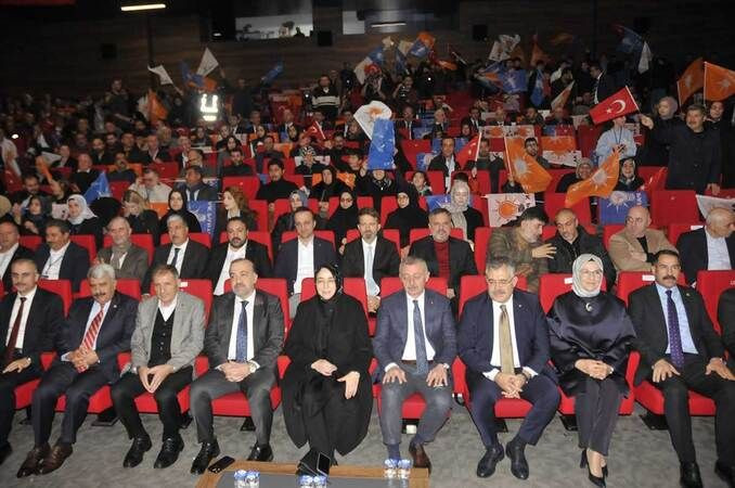 Büyükakın: “Susmayacağım, Özel ve İmamoğlu’nun tepesindeyim"