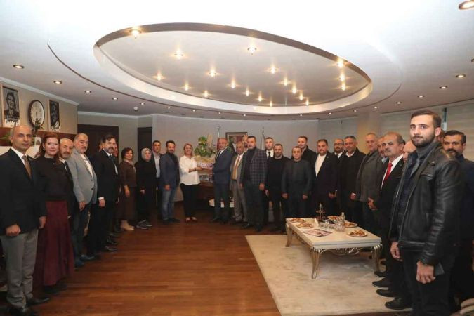 MHP’liler tam kadro Hürriyet’in makamında
