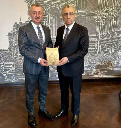Büyükakın Bakü Valisiyle bir araya geldi