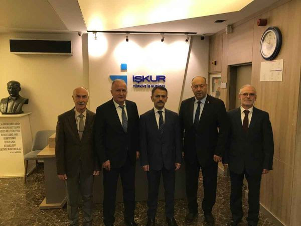 Vali, İŞKUR’da işsizlerle sohbet etti