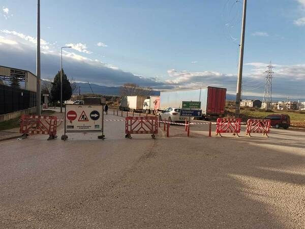 İzin alınmadan yapılan çalışmalar trafik aksamalarına yol açıyor