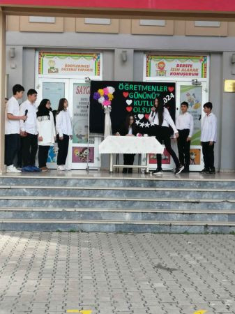 Körfezkent emlak konut ortaokulunda öğretmenler gününde unutulmaz etkinlik