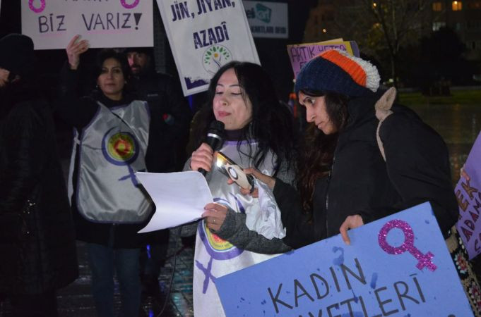 “327 kadın erkekler tarafından öldürüldü”